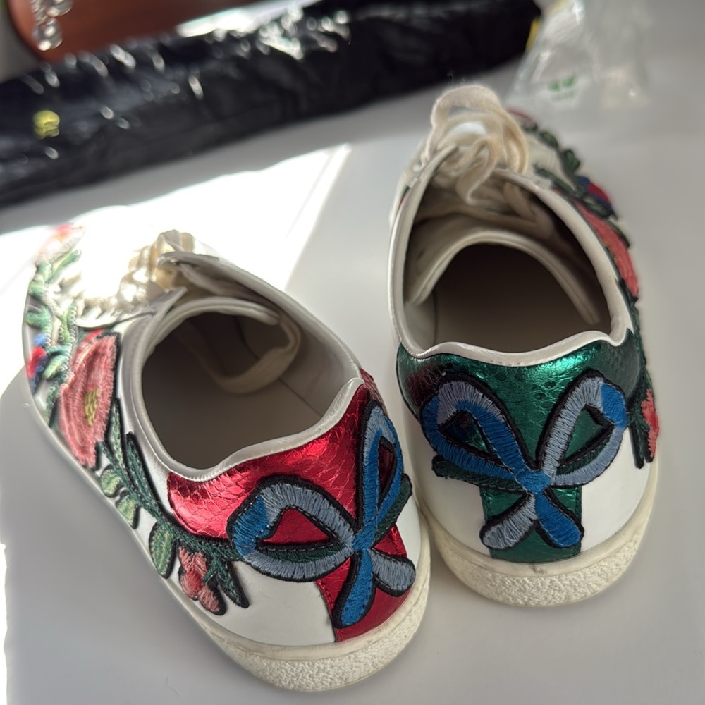 GUCCI SNEAKERS- Gently worn, low top - Picture 5 of 10